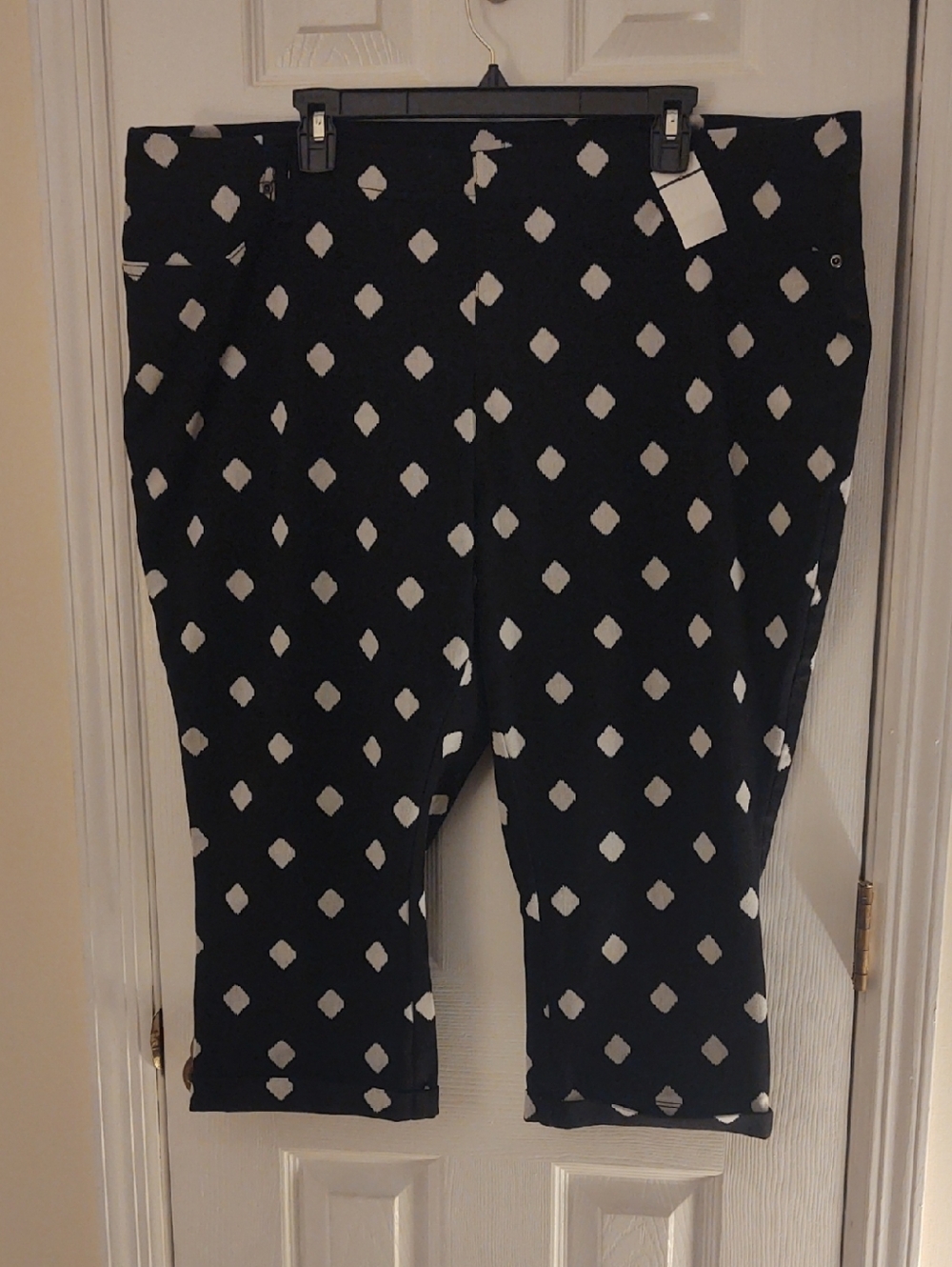 Terra & Sky Black Capri Jeans with White Diamond Print- Size 3X